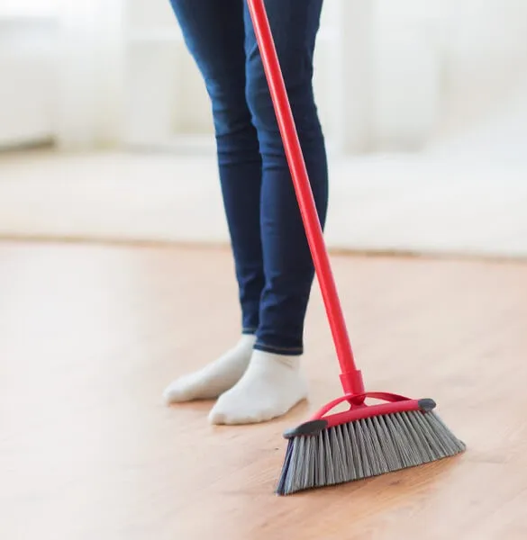 sweep-laminate-flooring-1 sweep-laminate-flooring-1